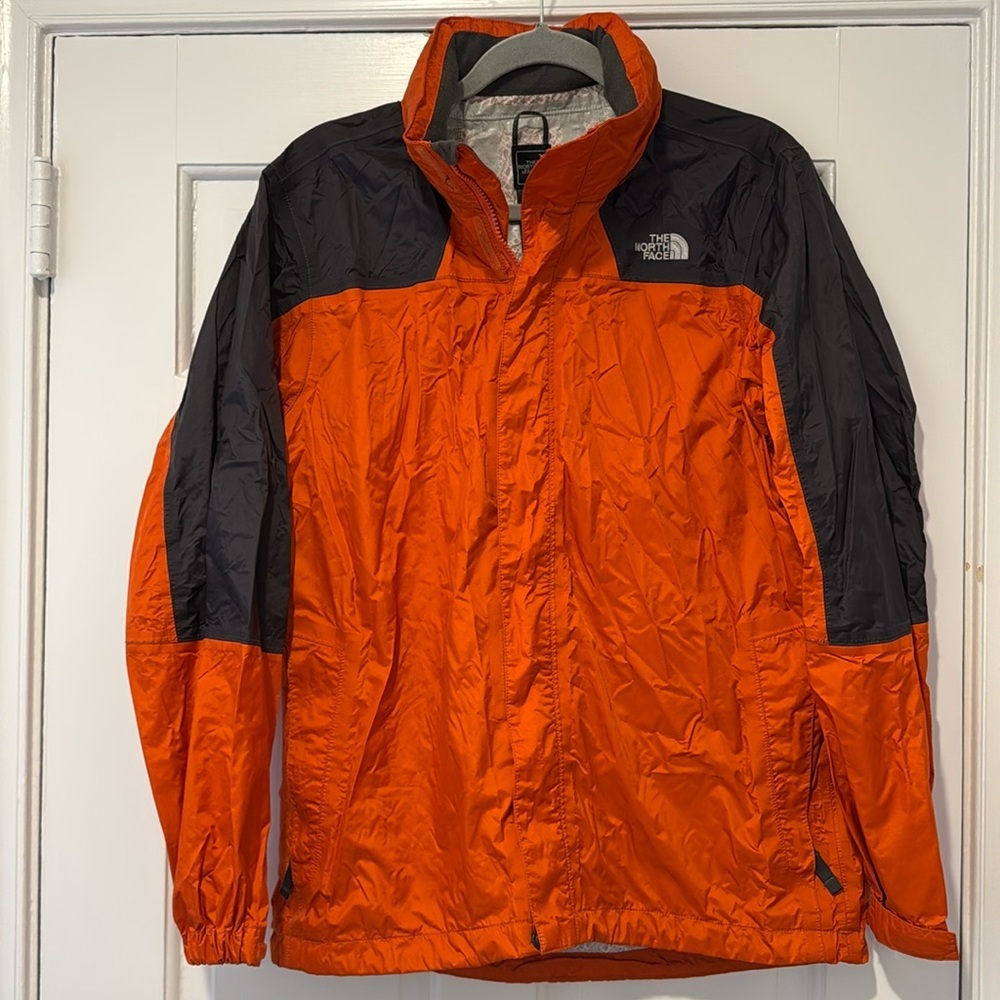 TheNorthFace windbreaker hooded light weight rain jacket. FITS LIKE WOMENS S